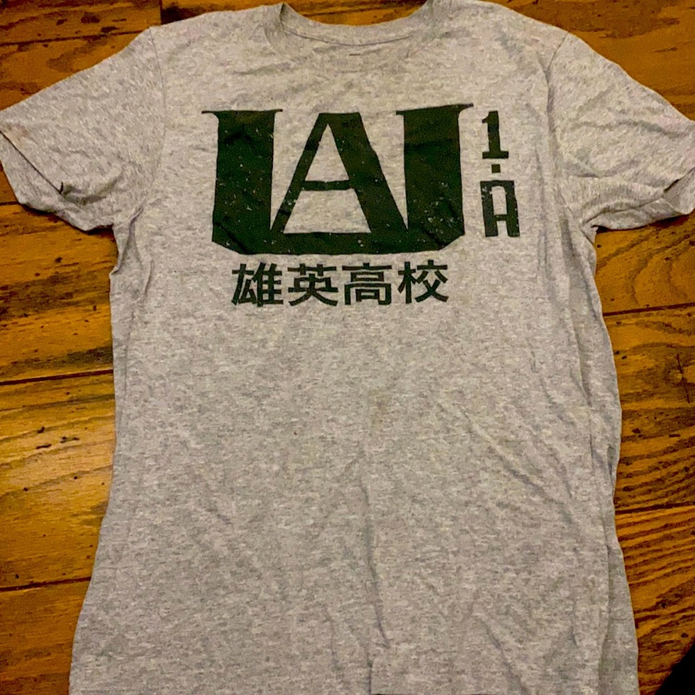 good t shirt the design is a bit worn